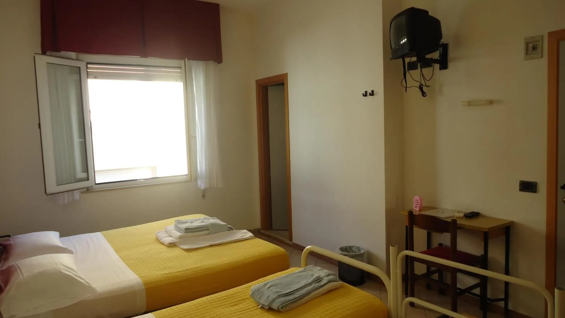 Hotel L&V ريميني 3*,