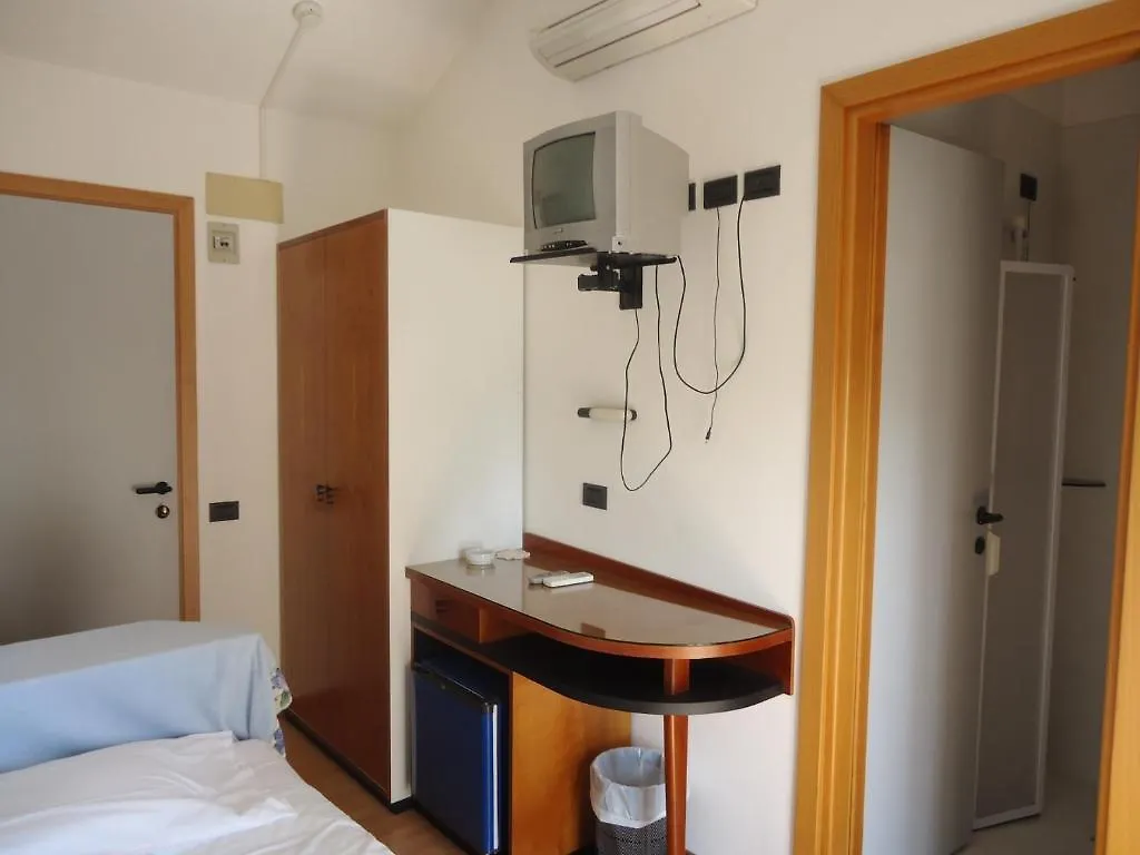 Hotel L&V ريميني 3*,